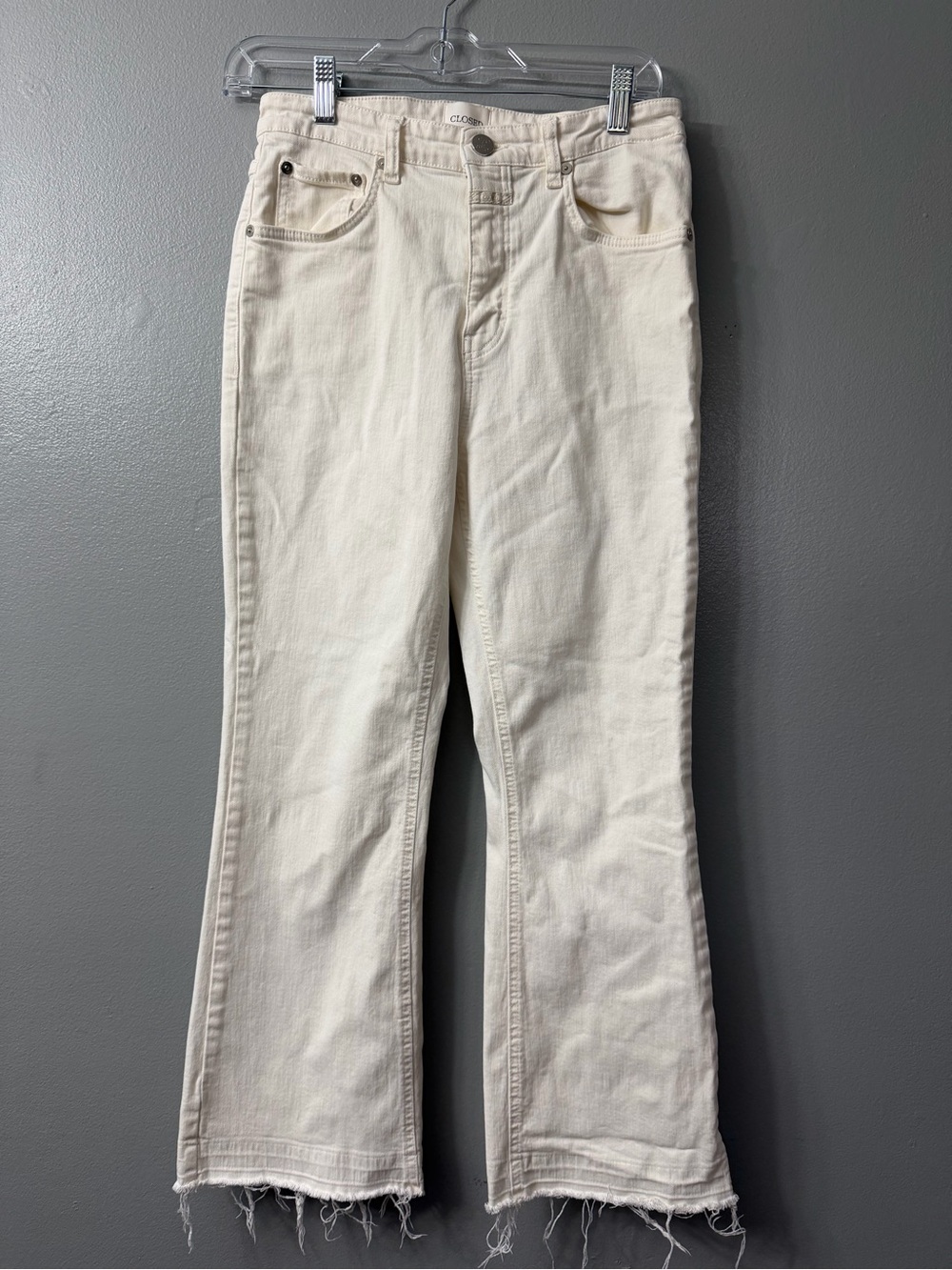 Closed mass in Italy  Classic Women's Cream Flared raw hem Jeans